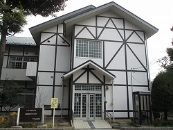 大塚公園みどりの図書室全景