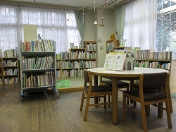 1階図書室  図書室フロア