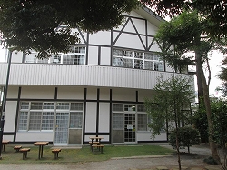 大塚公園みどりの図書室フロア