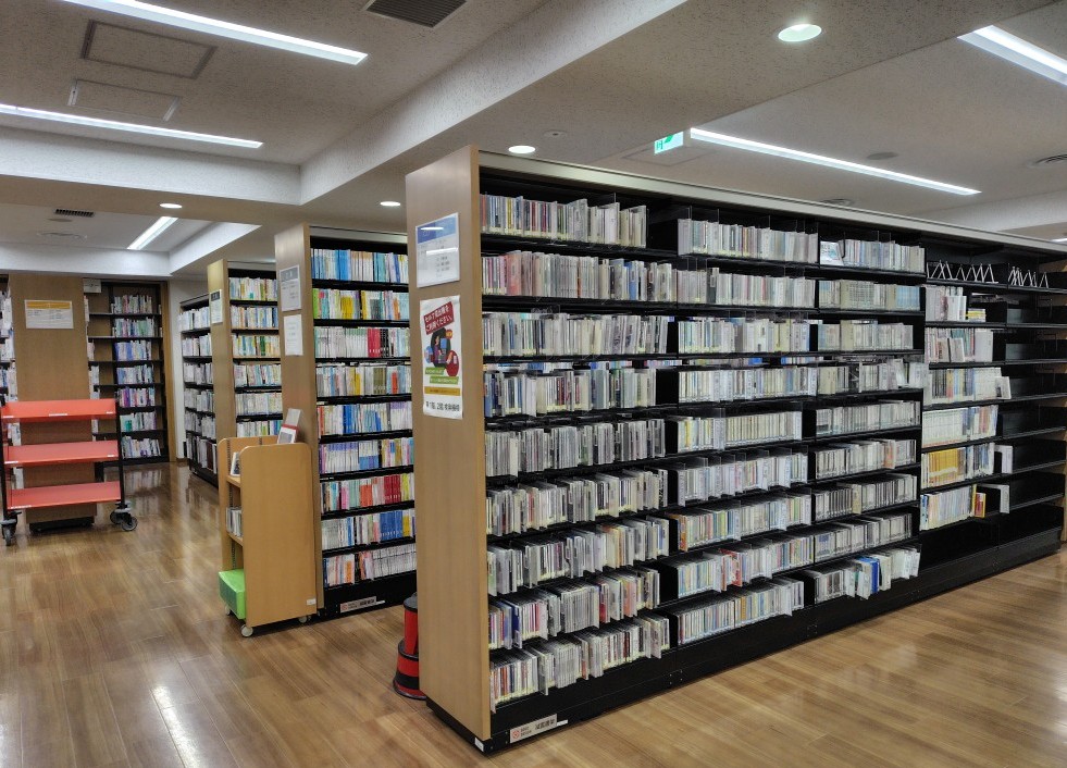 2階視聴覚フロア書架