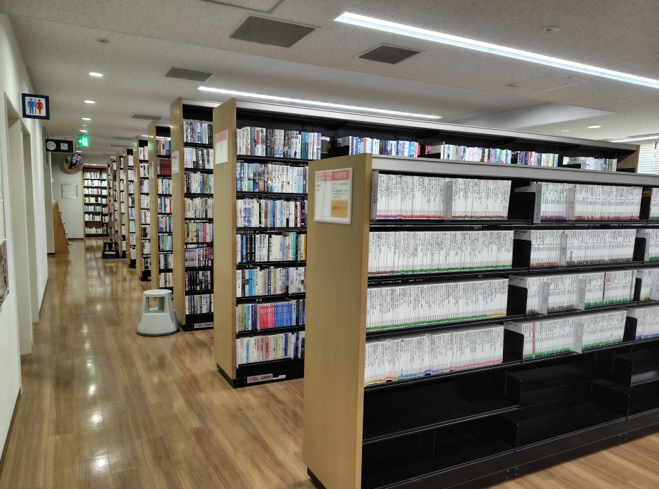 2階一般書フロア書架